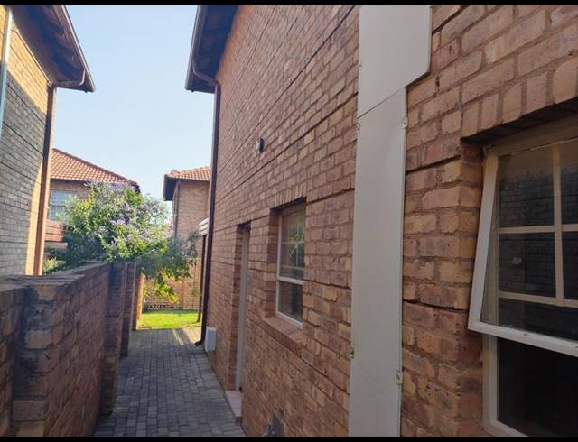 4 BEDROOM TOWNHOUSE FOR SALE IN HAZELDEAN